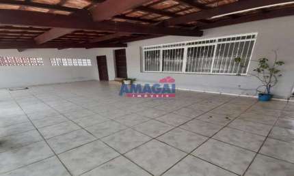 Casa com 3 quartos à venda no Jardim Santa Maria, Jacareí  por R$ 700.000