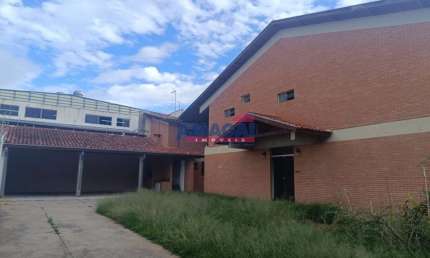 Casa com 3 quartos para alugar no Parque Brasil, Jacareí  por R$ 4.500
