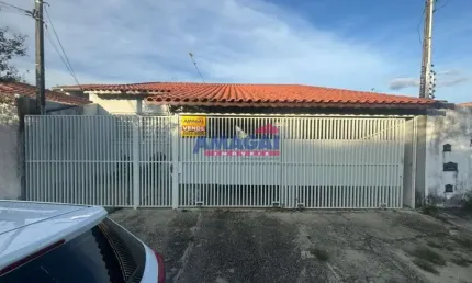 Casa com 3 quartos à venda no Jardim Santa Maria, Jacareí  por R$ 750.000