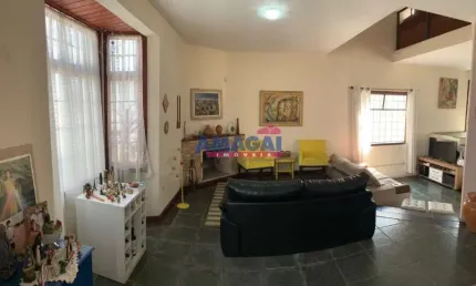 Casa com 3 quartos para alugar no Jardim Santa Maria, Jacareí  por R$ 3.750