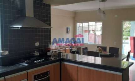 Casa com 3 quartos à venda no Jardim Esper, Jacareí  por R$ 477.000