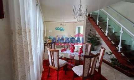 Casa com 4 quartos à venda no Jardim Paraíba, Jacareí  por R$ 1.200.000