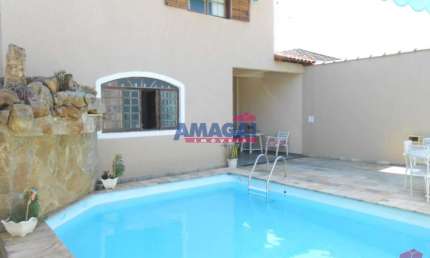 Casa com 4 quartos à venda no Jardim Mesquita, Jacareí  por R$ 900.000