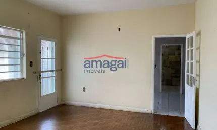 Casa com 3 quartos à venda no Jardim Bela Vista, Jacareí  por R$ 320.000