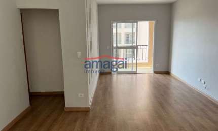 Apartamento com 3 quartos para alugar no Parque Santo Antônio, Jacareí  por R$ 2.600