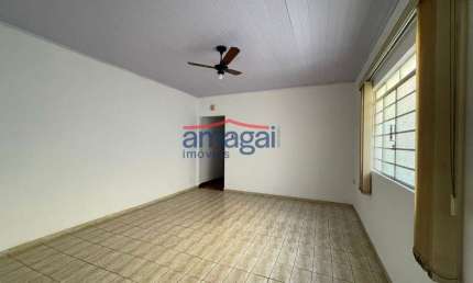 Casa com 2 quartos para alugar no Centro, Jacareí  por R$ 2.000