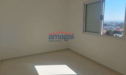 Apartamento com 3 quartos para alugar no Centro, Jacareí  por R$ 2.250
