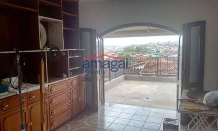 Casa com 2 quartos à venda no Jardim Bela Vista, Jacareí  por R$ 300.000