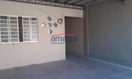 Casa com 2 quartos para alugar no Bandeira Branca, Jacareí  por R$ 1.400