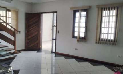 Casa com 3 quartos para alugar no Parque dos Príncipes, Jacareí  por R$ 2.300