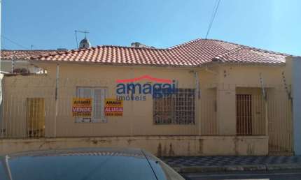 Casa com 3 quartos para alugar no Centro, Jacareí  por R$ 2.850