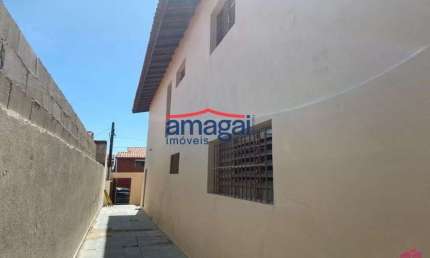 Casa com 2 quartos para alugar no Jardim Jacinto, Jacareí  por R$ 2.200