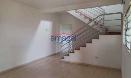Casa com 4 quartos à venda no Centro, Santa Branca  por R$ 420.000