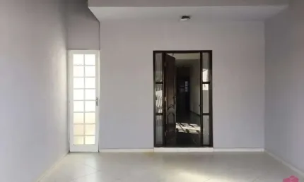 Casa com 3 quartos à venda no Jardim Flórida, Jacareí  por R$ 450.000