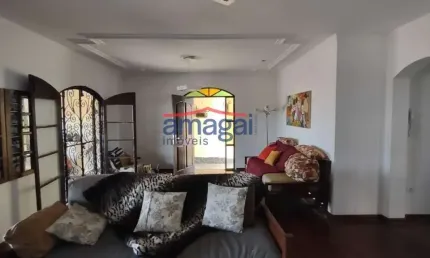 Casa com 3 quartos à venda no Jardim das Indústrias, Jacareí  por R$ 750.000
