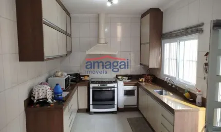 Casa com 3 quartos à venda na Cidade Jardim, Jacareí  por R$ 780.000