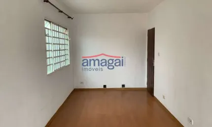 Casa com 4 quartos à venda no Centro, Jacareí  por R$ 450.000