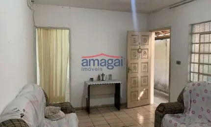 Casa com 2 quartos à venda no Jardim das Indústrias, Jacareí  por R$ 260.000