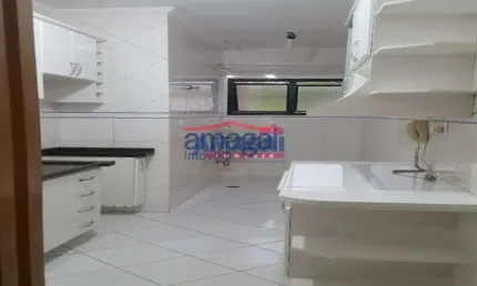 Apartamento com 2 quartos à venda no Centro, Jacareí  por R$ 299.000
