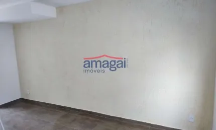 Casa em condomínio fechado com 2 quartos à venda no Jardim Colônia, Jacareí  por R$ 230.000