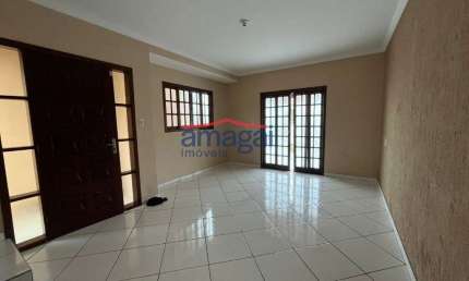 Casa com 3 quartos para alugar no Jardim Terras de São João, Jacareí  por R$ 2.900