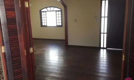 Casa com 3 quartos para alugar no Jardim Santa Maria, Jacareí  por R$ 3.800