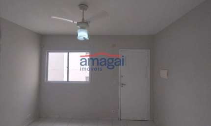 Apartamento com 2 quartos para alugar no Bairro do Colonia, Jacareí  por R$ 1.000