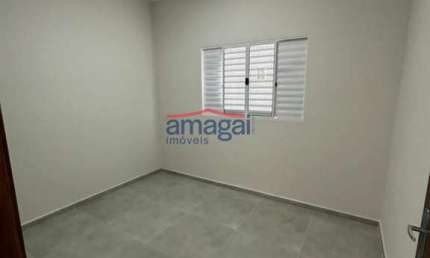 Casa com 2 quartos para alugar no Jardim Pitoresco, Jacareí  por R$ 1.450