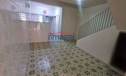 Casa com 2 quartos para alugar no Centro, Jacareí  por R$ 2.000