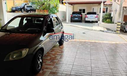 Casa em condomínio fechado com 3 quartos à venda no Jardim Paraíso, Jacareí  por R$ 300.000
