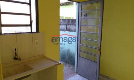 Casa com 1 quarto para alugar no Parque dos Príncipes, Jacareí  por R$ 770