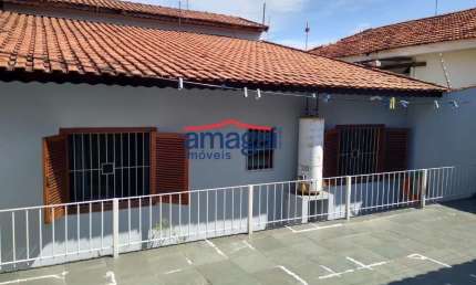 Casa com 4 quartos para alugar no Jardim das Indústrias, Jacareí  por R$ 3.300