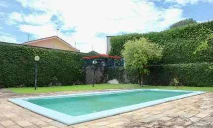 Casa com 5 quartos à venda no Centro, Jacareí  por R$ 990.000