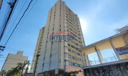 Apartamento com 3 quartos para alugar no Centro, Jacareí  por R$ 1.700