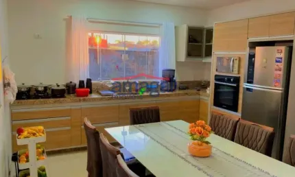 Casa com 4 quartos à venda no Parque dos Príncipes, Jacareí  por R$ 695.000