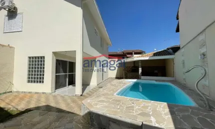 Casa em condomínio fechado com 4 quartos para alugar na Cidade Jardim, Jacareí  por R$ 6.500