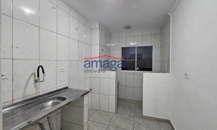 Apartamento com 2 quartos para alugar no Jardim Maria Amélia, Jacareí  por R$ 1.300