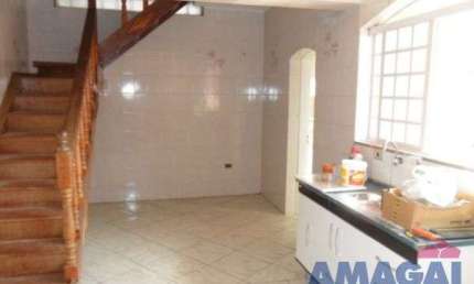 Casa com 4 quartos para alugar no Centro, Jacareí  por R$ 2.800