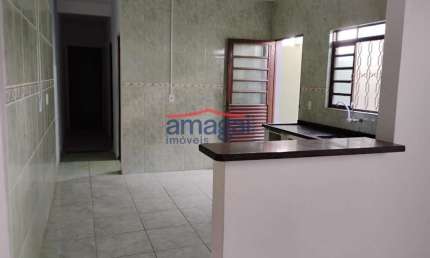 Casa com 3 quartos para alugar no Parque Imperial, Jacareí  por R$ 1.400