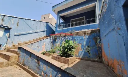 Casa com 2 quartos para alugar no Parque Santo Antônio, Jacareí  por R$ 1.850