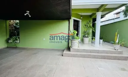 Casa com 4 quartos à venda na Cidade Jardim, Jacareí  por R$ 850.000