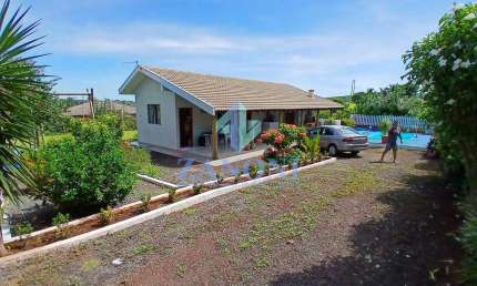 Chácara com casa, piscina e pomar na Estrada Perobinha, Marialva, PR
