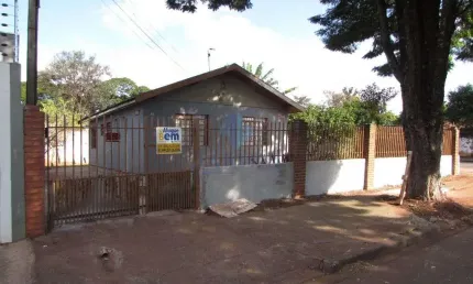 Casa com 3 quartos para alugar na Rua Vitório Sambatti, 580, Conjunto Habitacional Karina, Maringá, 80 m2 por R$ 1.450