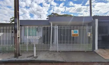 Casa com 2 quartos para alugar na Rua Guararapes, 6, Zona 03, Maringá