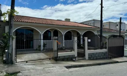 Casa com 3 dormitórios à venda, 170 m² por r$ 690.000,00 - serraria - são josé/sc