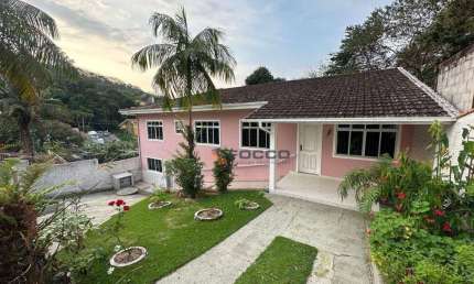 Casa com 3 dormitórios à venda, 105 m² por R$ 749.000,00 - Centro - São José/SC