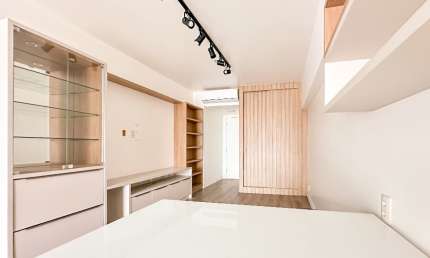 APARTAMENTO COM 02 DORMITÓRIOS (01 SUÍTE) LOCALIZADO EM COQUEIROS