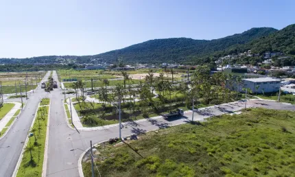 Descubra o Paraíso no Novo Norte Real Parque - Terreno de 450m² com Infraestrutura que você merece!