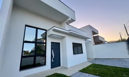 Belíssima casa localizado em potecas (loteamento alta vista) em são josé/sc
