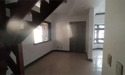 Casa com 3 quartos à venda na Rua Doutor Gastão Rhodes, Santana, Porto Alegre